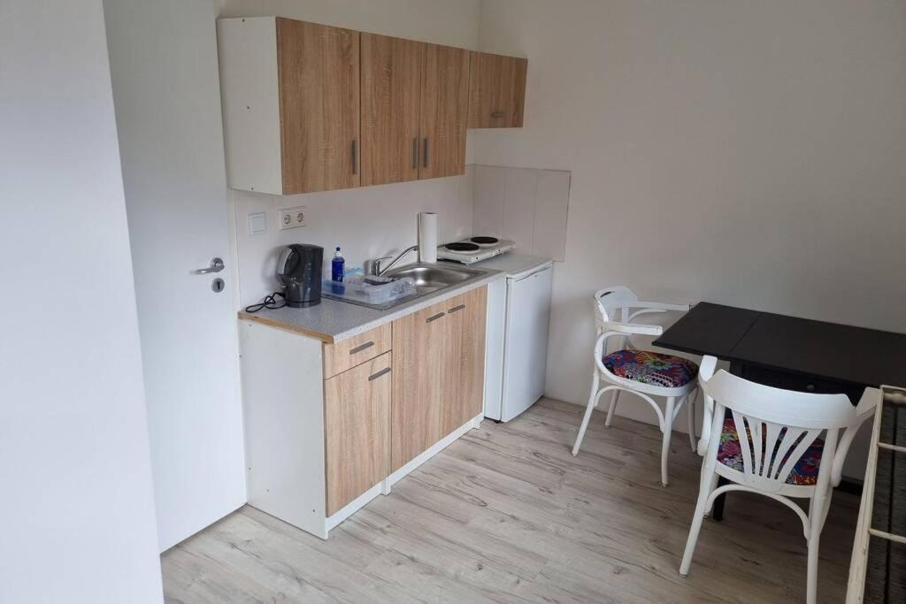 Ferienwohnung/Monteurwohnung Alte Garage Ahnatal 외부 사진