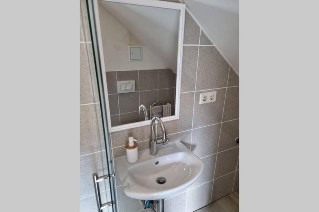 Ferienwohnung/Monteurwohnung Alte Garage Ahnatal 외부 사진